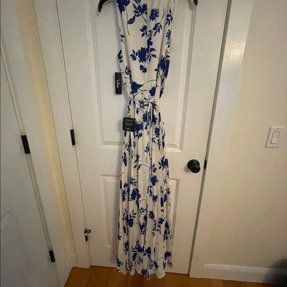 Lulu’s pleated maxi dress - Picture 6 of 6